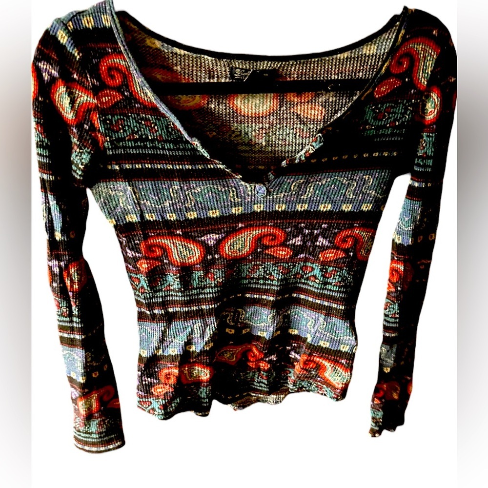 Lucky Brand XS long sleeve blue paisley ribbed shirt. Open Henley style neckline